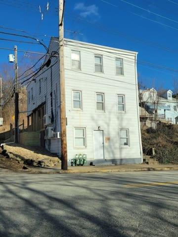 California Ave - 2 Bedroom - Home Away From Home! Pittsburgh Eksteriør billede