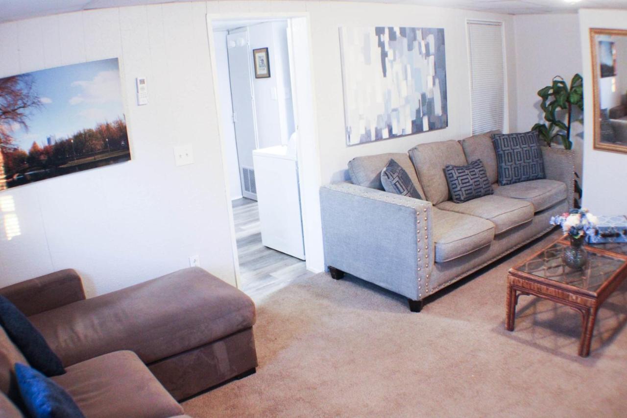 California Ave - 2 Bedroom - Home Away From Home! Pittsburgh Eksteriør billede